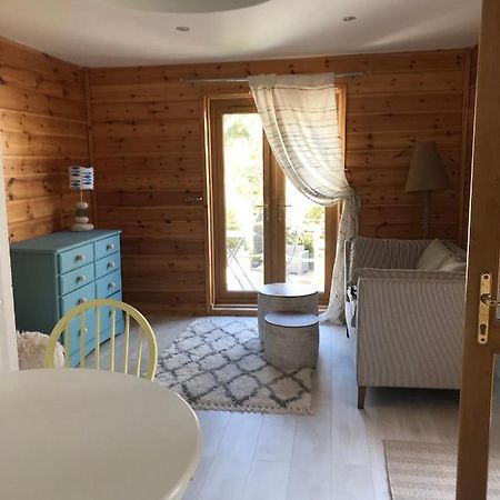 Winnie'S Corner - Self Contained Within The Grounds Of Another Property, In An Idyllic Wooded Setting Vịnh Vịnh Carlyon Bay Ngoại thất bức ảnh